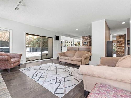 420 Varsity Estates Place Nw, Calgary, AB - Indoor Photo Showing Living Room