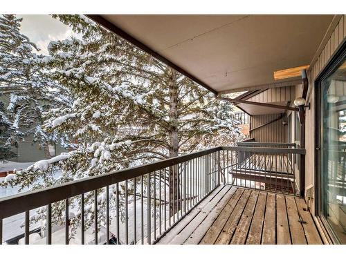 22 Point Mckay Crescent Nw, Calgary, AB - Indoor Photo Showing Kitchen With Upgraded Kitchen