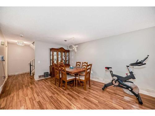 22 Point Mckay Crescent Nw, Calgary, AB - Indoor Photo Showing Kitchen