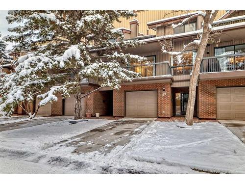 22 Point Mckay Crescent Nw, Calgary, AB - Outdoor