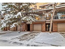 22 Point Mckay Crescent NW Calgary, AB T3B 5B4