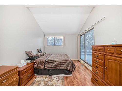 22 Point Mckay Crescent Nw, Calgary, AB - Indoor Photo Showing Bathroom