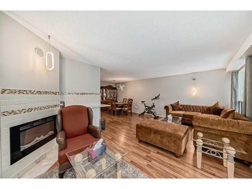 22 Point Mckay Crescent Nw, Calgary, AB - Indoor Photo Showing Kitchen