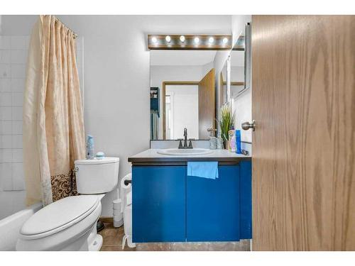 377 Martinwood Place Ne, Calgary, AB - Indoor Photo Showing Bathroom