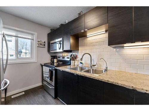 3607 28A Avenue Se, Calgary, AB - Indoor Photo Showing Kitchen With Double Sink