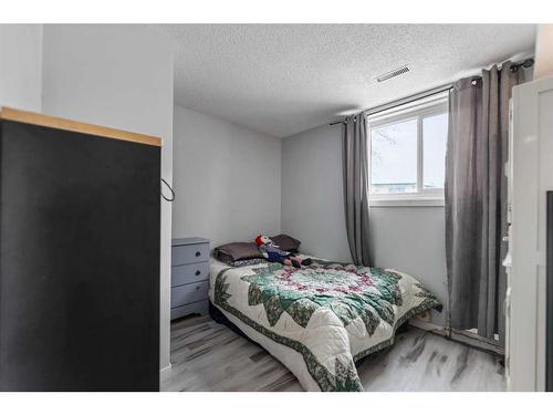 3607 28A Avenue Se, Calgary, AB - Indoor Photo Showing Bedroom