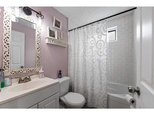 3607 28A Avenue Se, Calgary, AB - Indoor Photo Showing Bathroom