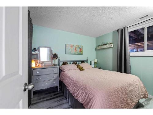 3607 28A Avenue Se, Calgary, AB - Indoor Photo Showing Bedroom