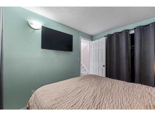 3607 28A Avenue Se, Calgary, AB - Indoor Photo Showing Bedroom