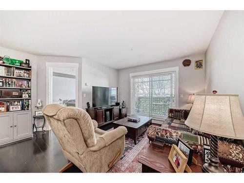 1204-11 Mahogany Row Se, Calgary, AB - Indoor Photo Showing Living Room