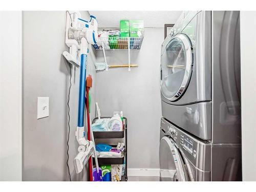 1204-11 Mahogany Row Se, Calgary, AB - Indoor Photo Showing Laundry Room