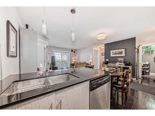 1204-11 Mahogany Row Se, Calgary, AB - Indoor Photo Showing Kitchen