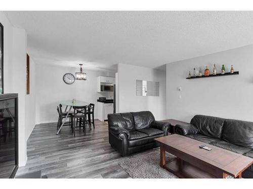 11A-80 Galbraith Drive Sw, Calgary, AB - Indoor Photo Showing Living Room