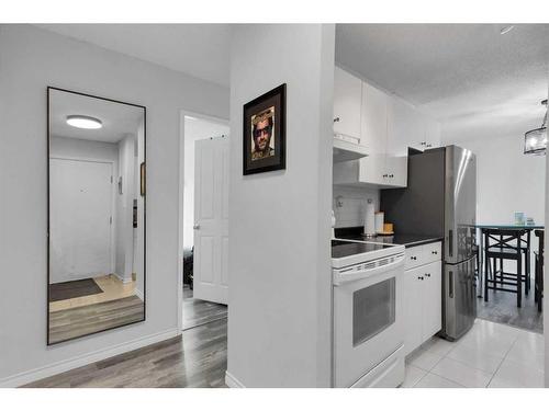 11A-80 Galbraith Drive Sw, Calgary, AB - Indoor Photo Showing Kitchen