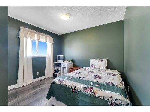 37 Taralea Circle Ne, Calgary, AB - Indoor Photo Showing Bedroom