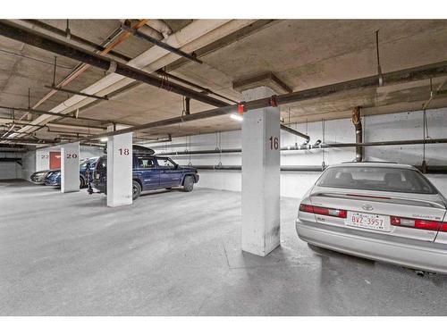 103-1111 13 Avenue Sw, Calgary, AB - Indoor Photo Showing Garage