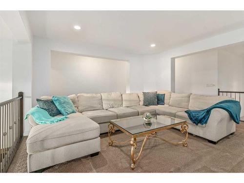 40 Masters Landing Se, Calgary, AB - Indoor Photo Showing Living Room