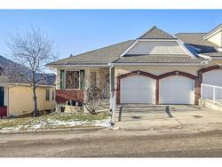 147 Sienna Park Green SW Calgary, AB T3H 3N7