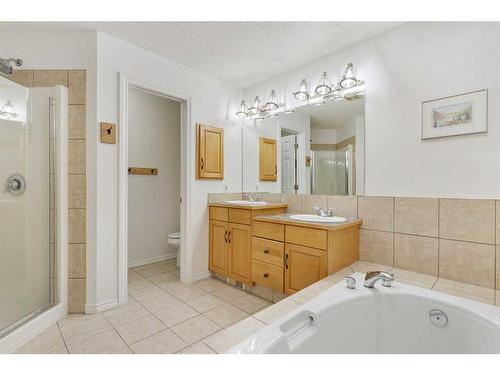 206 Discovery Ridge Way Sw, Calgary, AB - Indoor Photo Showing Bathroom