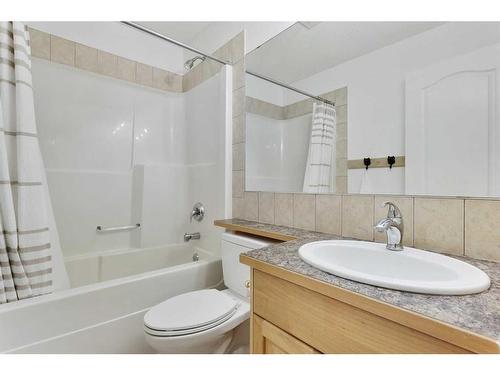 206 Discovery Ridge Way Sw, Calgary, AB - Indoor Photo Showing Bathroom