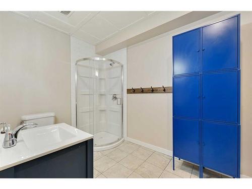 206 Discovery Ridge Way Sw, Calgary, AB - Indoor Photo Showing Bathroom