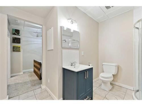 206 Discovery Ridge Way Sw, Calgary, AB - Indoor Photo Showing Bathroom