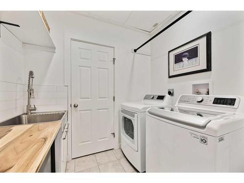 206 Discovery Ridge Way Sw, Calgary, AB - Indoor Photo Showing Laundry Room