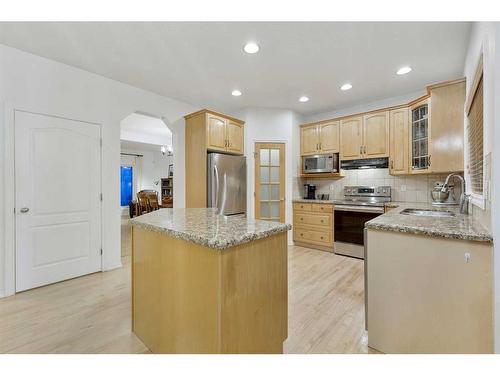 206 Discovery Ridge Way Sw, Calgary, AB - Indoor Photo Showing Kitchen