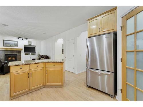 206 Discovery Ridge Way Sw, Calgary, AB - Indoor Photo Showing Kitchen