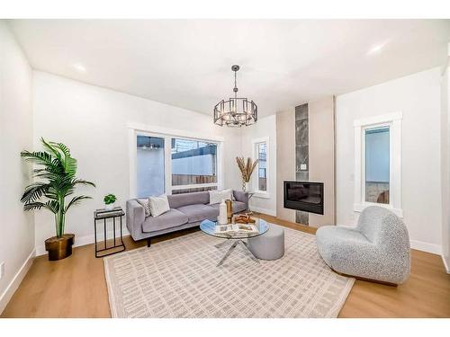 390 Hendon Drive Nw, Calgary, AB - Indoor Photo Showing Living Room