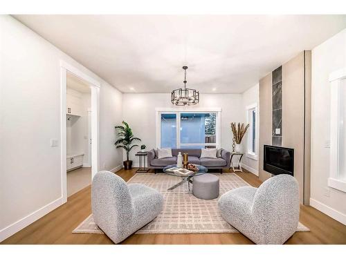 390 Hendon Drive Nw, Calgary, AB - Indoor Photo Showing Living Room