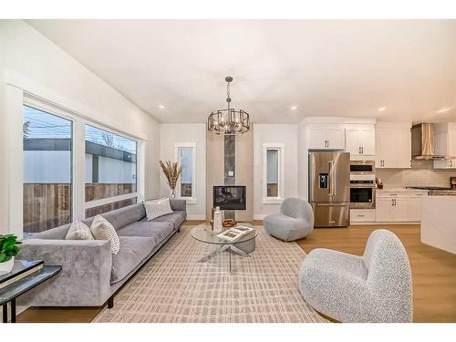 390 Hendon Drive Nw, Calgary, AB - Indoor Photo Showing Living Room