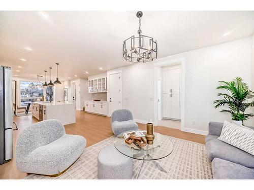 390 Hendon Drive Nw, Calgary, AB - Indoor Photo Showing Living Room