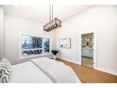 390 Hendon Drive Nw, Calgary, AB - Indoor Photo Showing Bedroom