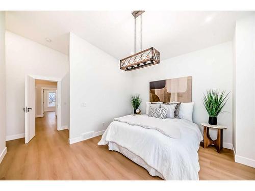 390 Hendon Drive Nw, Calgary, AB - Indoor Photo Showing Bedroom