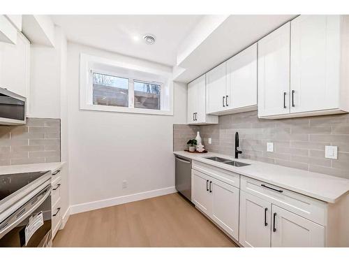 390 Hendon Drive Nw, Calgary, AB - Indoor Photo Showing Kitchen With Double Sink With Upgraded Kitchen