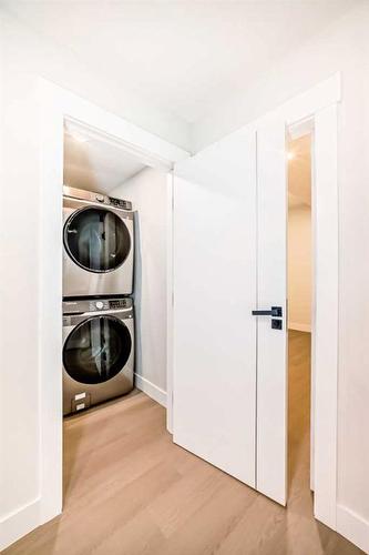 390 Hendon Drive Nw, Calgary, AB - Indoor Photo Showing Laundry Room