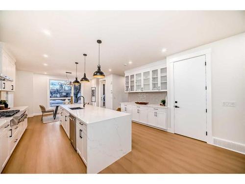 390 Hendon Drive Nw, Calgary, AB - Indoor Photo Showing Kitchen With Upgraded Kitchen