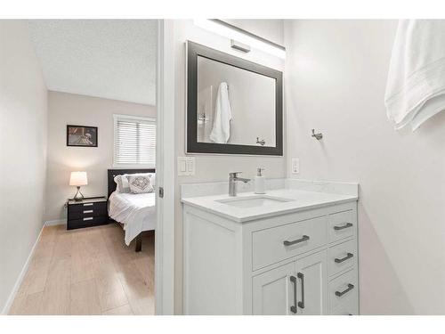 148 Woodbend Way, Okotoks, AB - Indoor Photo Showing Bathroom