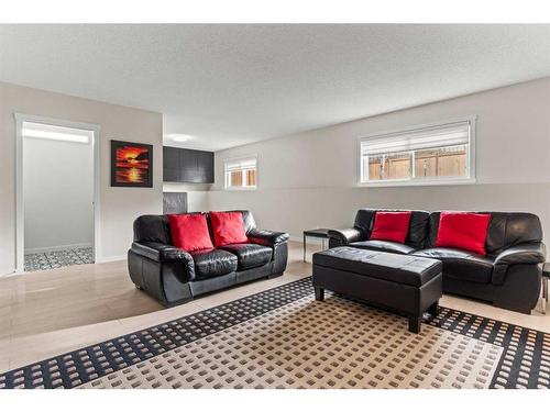 148 Woodbend Way, Okotoks, AB - Indoor Photo Showing Living Room