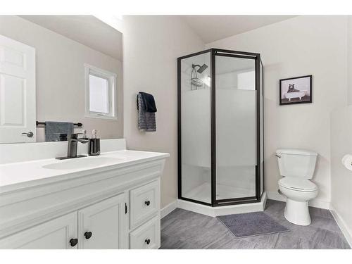 148 Woodbend Way, Okotoks, AB - Indoor Photo Showing Bathroom