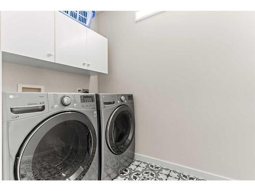 148 Woodbend Way, Okotoks, AB - Indoor Photo Showing Laundry Room