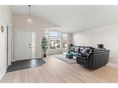 148 Woodbend Way, Okotoks, AB - Indoor