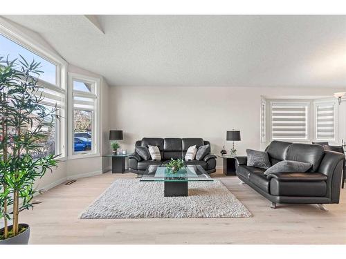 148 Woodbend Way, Okotoks, AB - Indoor Photo Showing Living Room