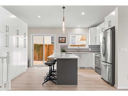 148 Woodbend Way, Okotoks, AB - Indoor Photo Showing Kitchen