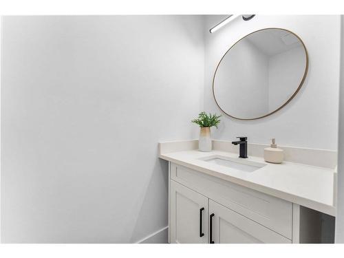 10404 Maplemont Road Se, Calgary, AB - Indoor Photo Showing Bathroom