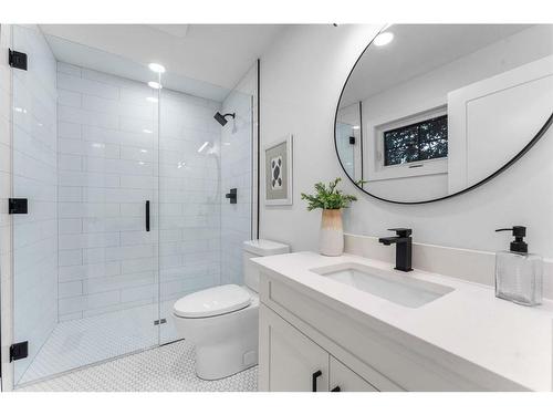 10404 Maplemont Road Se, Calgary, AB - Indoor Photo Showing Bathroom