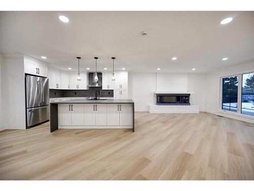 10404 Maplemont Road Se, Calgary, AB - Indoor Photo Showing Kitchen With Upgraded Kitchen