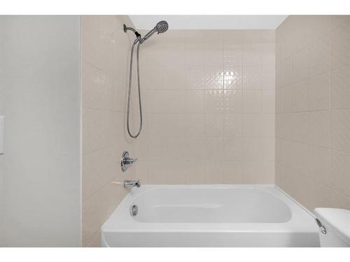 4112-1317 27 Street Se, Calgary, AB - Indoor Photo Showing Bathroom