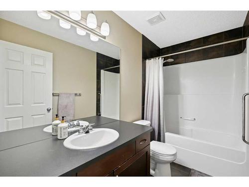 83 Copperstone Boulevard Se, Calgary, AB - Indoor Photo Showing Bathroom